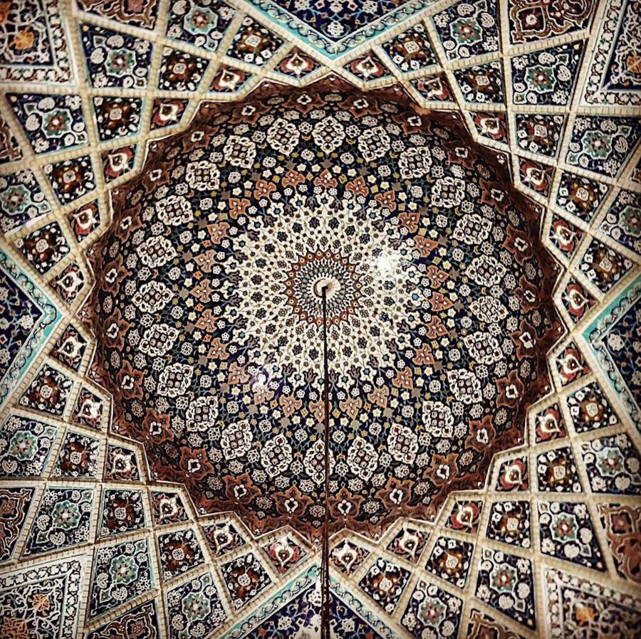 muhtesem-tavanlariyla-iran-mimarisi-camiler-artmanik-11