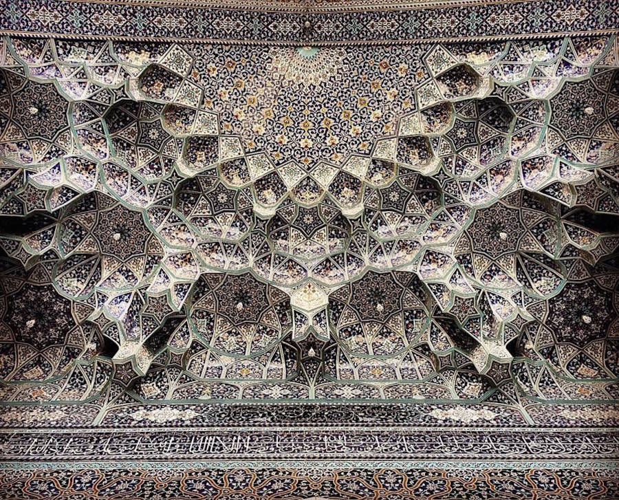 muhtesem-tavanlariyla-iran-mimarisi-camiler-artmanik-7